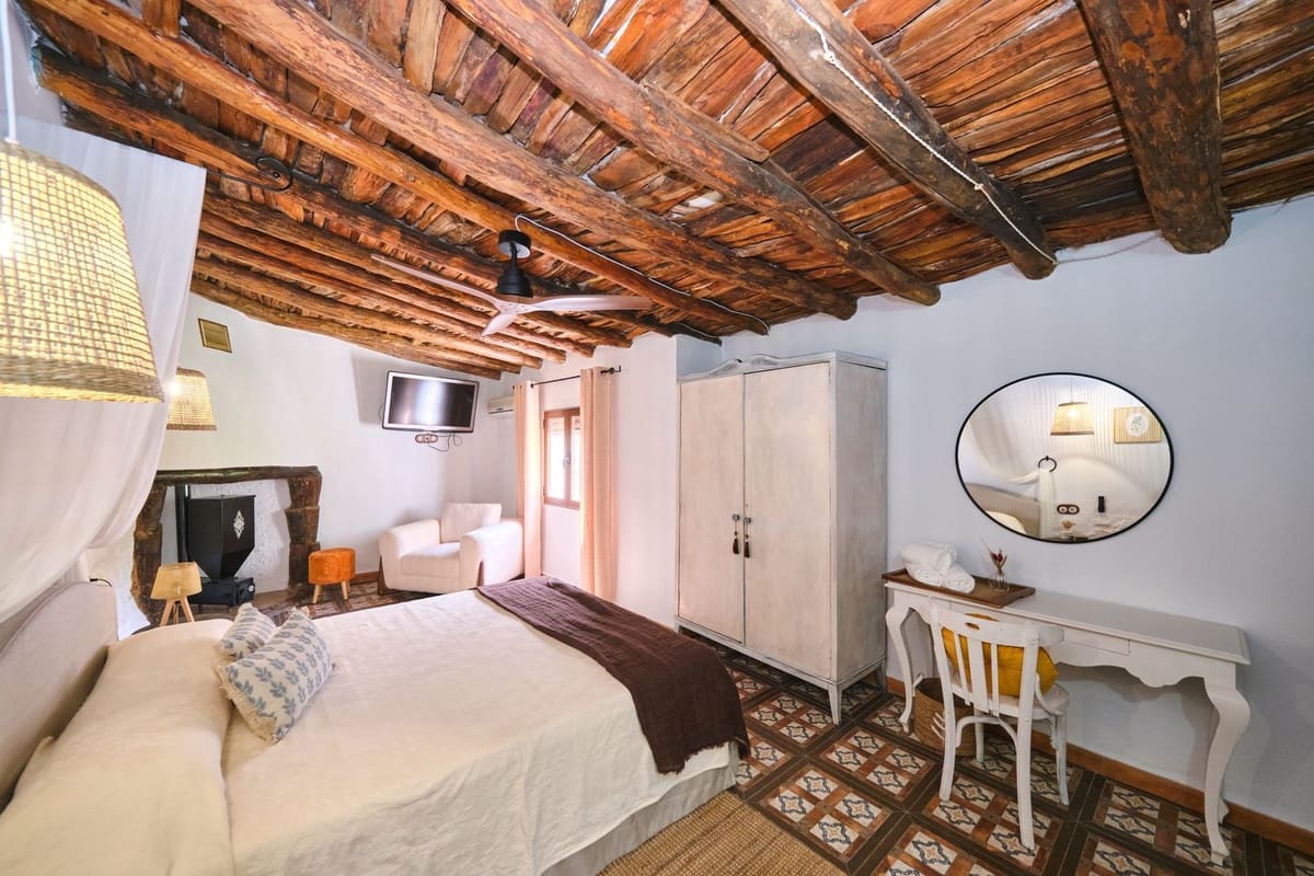 6 soverom Hotell til salgs i Fornes med svømmebasseng - € 275 000 (Ref: 10111133)