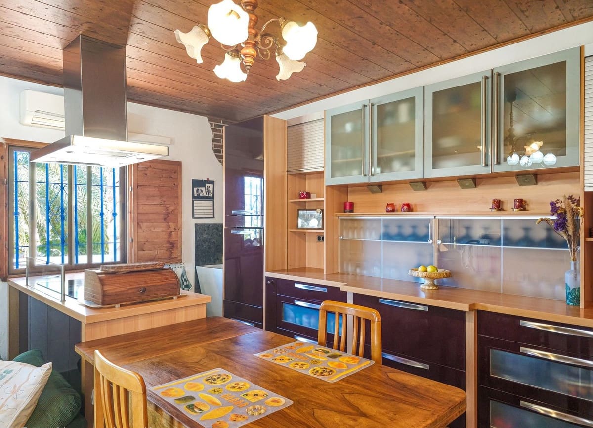3 bedroom Finca/Country House for sale in Velez de Benaudalla with garage - € 298,000 (Ref: 10113548)