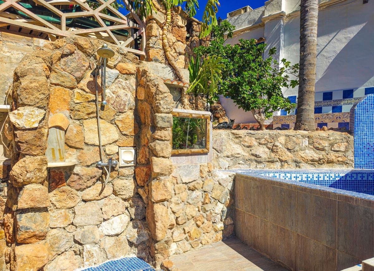3 bedroom Finca/Country House for sale in Velez de Benaudalla with garage - € 298,000 (Ref: 10113548)