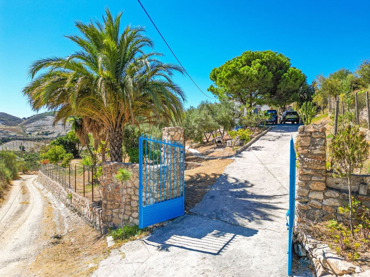 3 bedroom Finca/Country House for sale in Velez de Benaudalla with garage - € 298,000 (Ref: 10113548)