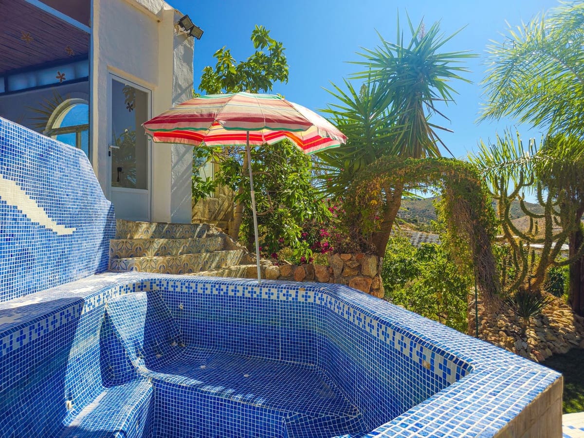 3 bedroom Finca/Country House for sale in Velez de Benaudalla with garage - € 298,000 (Ref: 10113548)