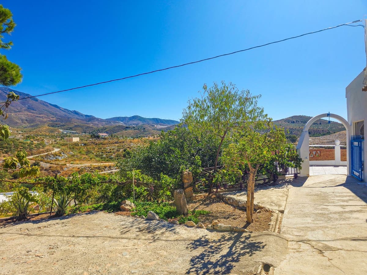 3 bedroom Finca/Country House for sale in Velez de Benaudalla with garage - € 298,000 (Ref: 10113548)