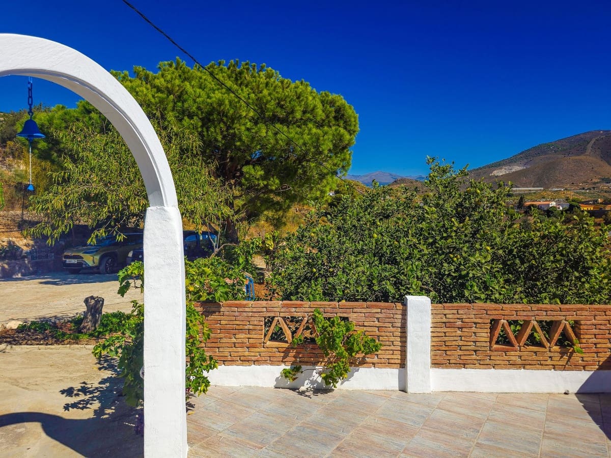 3 bedroom Finca/Country House for sale in Velez de Benaudalla with garage - € 298,000 (Ref: 10113548)