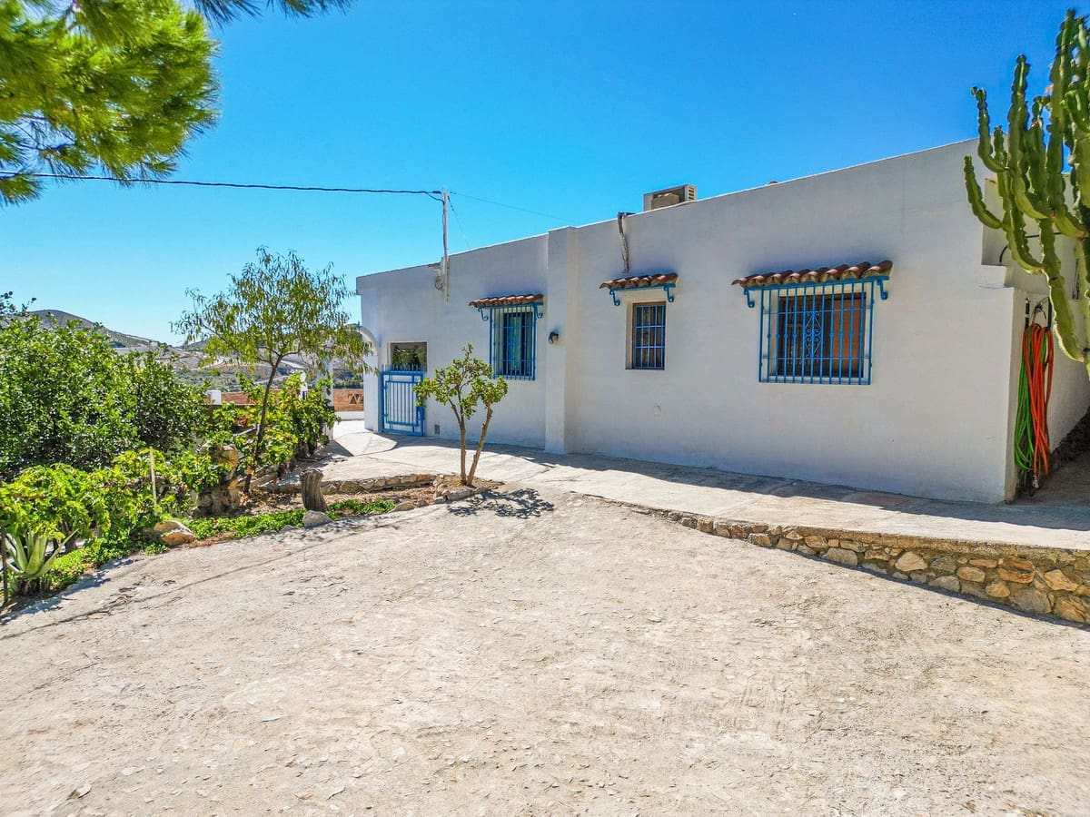 3 bedroom Finca/Country House for sale in Velez de Benaudalla with garage - € 298,000 (Ref: 10113548)