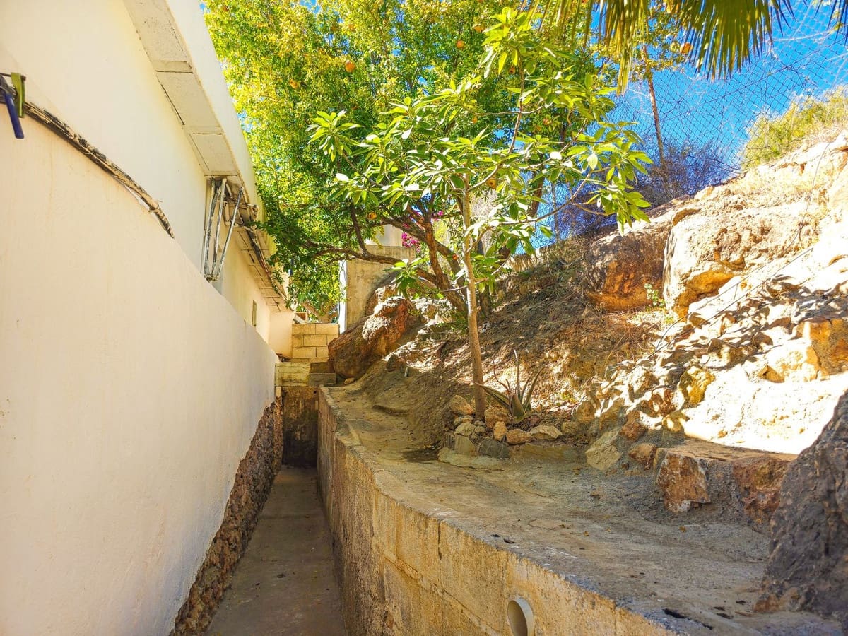 3 bedroom Finca/Country House for sale in Velez de Benaudalla with garage - € 298,000 (Ref: 10113548)