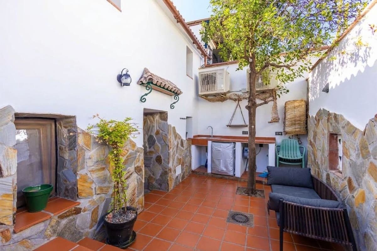 3 bedroom Townhouse for sale in Riogordo with garage - € 210,000 (Ref: 10123385)