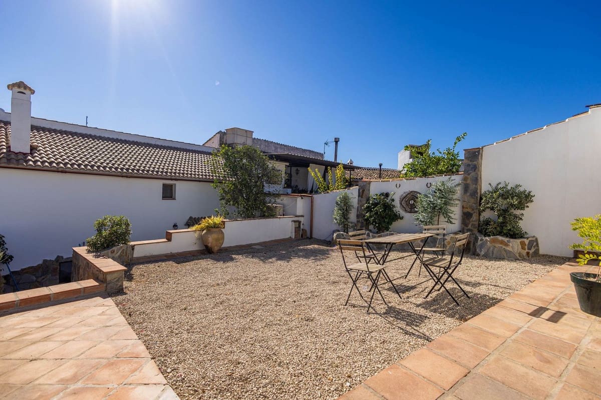 3 bedroom Townhouse for sale in Riogordo with garage - € 210,000 (Ref: 10123385)