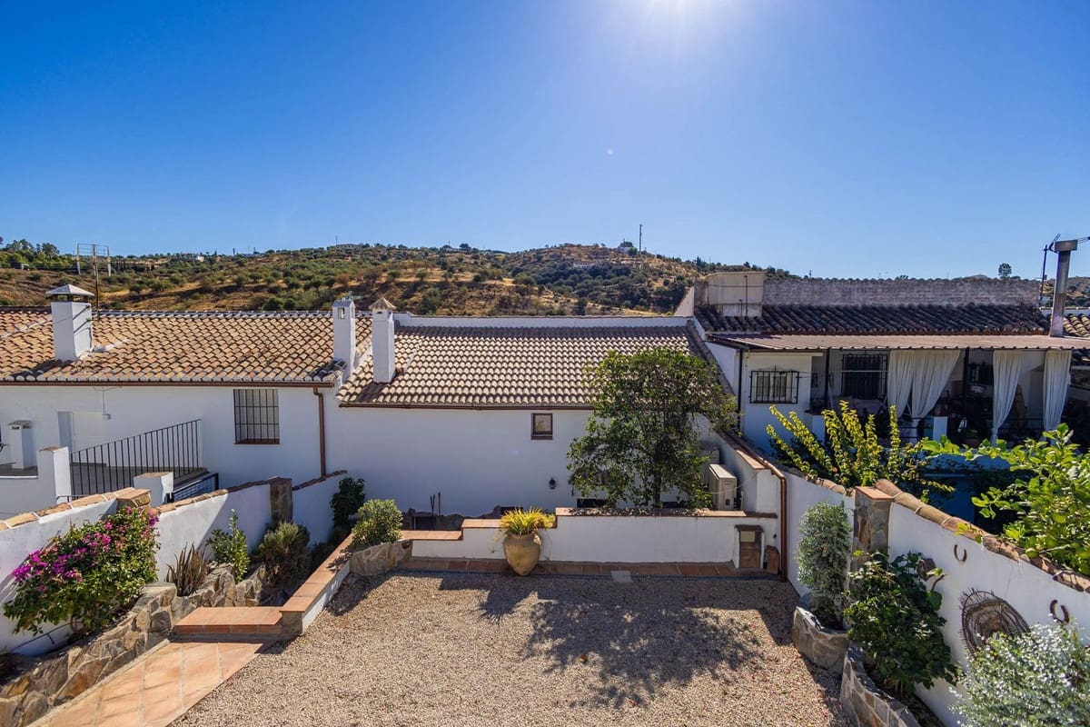 3 bedroom Townhouse for sale in Riogordo with garage - € 210,000 (Ref: 10123385)