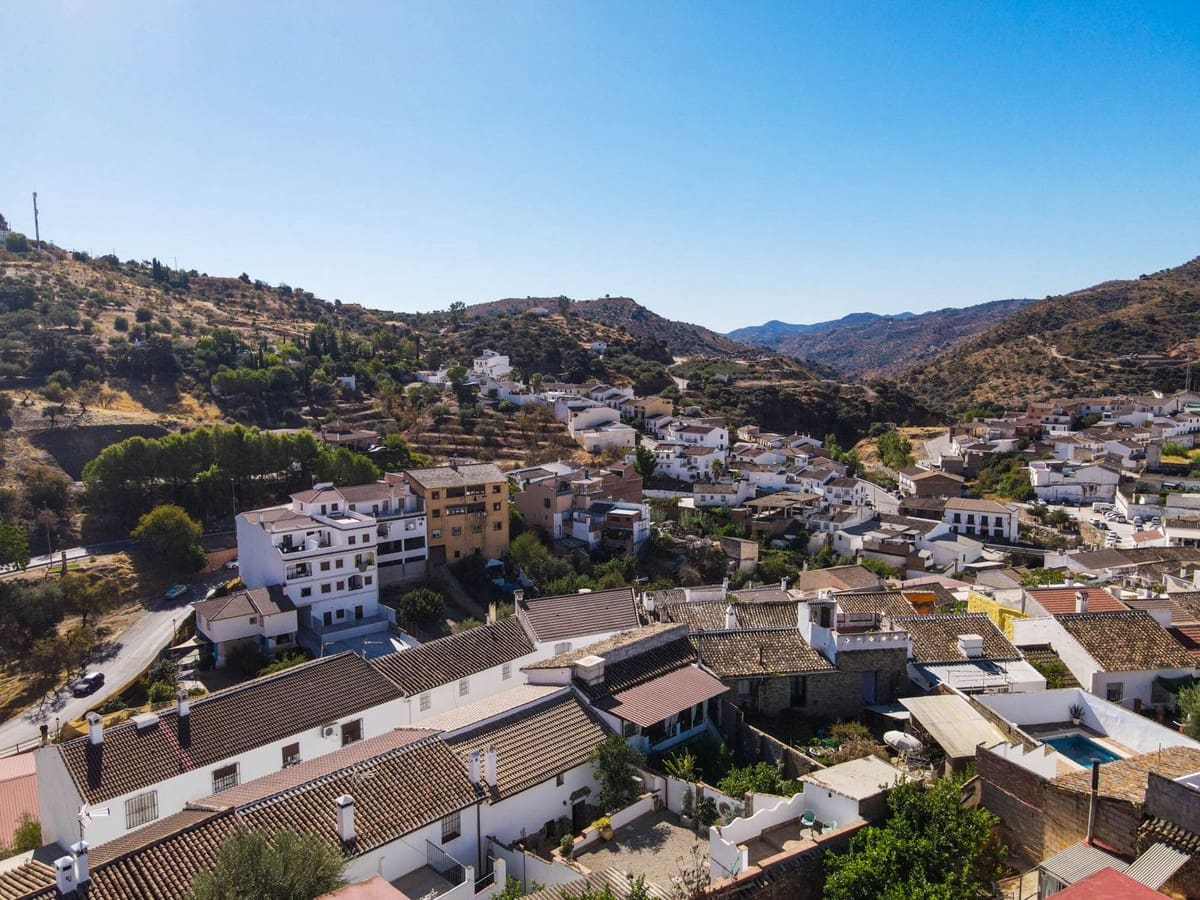 3 bedroom Townhouse for sale in Riogordo with garage - € 210,000 (Ref: 10123385)