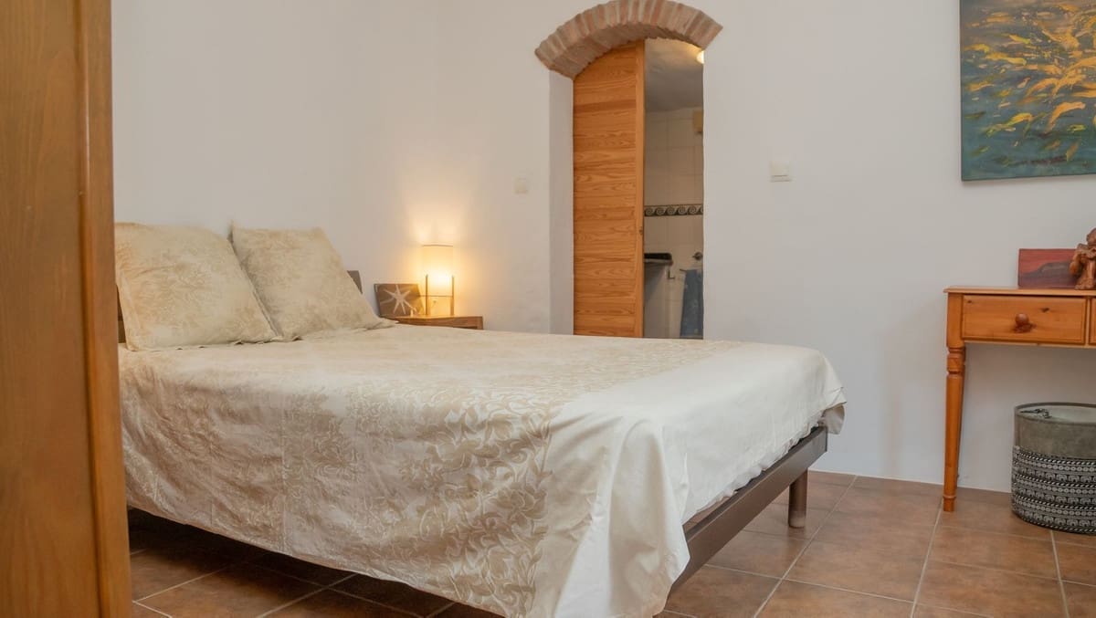 3 bedroom Villa for sale in Alora with pool garage - € 349,000 (Ref: 10153116)