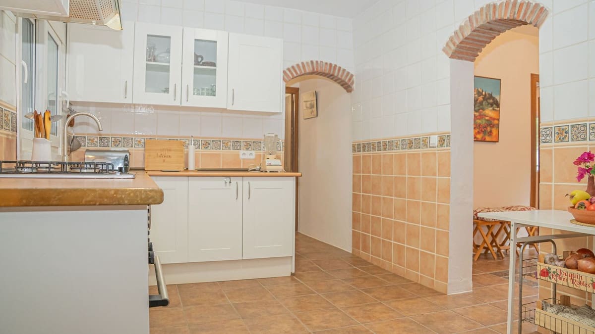 3 bedroom Villa for sale in Alora with pool garage - € 349,000 (Ref: 10153116)