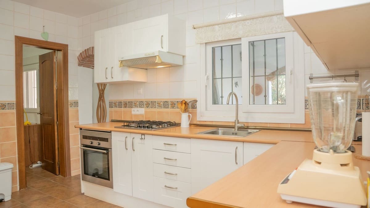 3 bedroom Villa for sale in Alora with pool garage - € 349,000 (Ref: 10153116)