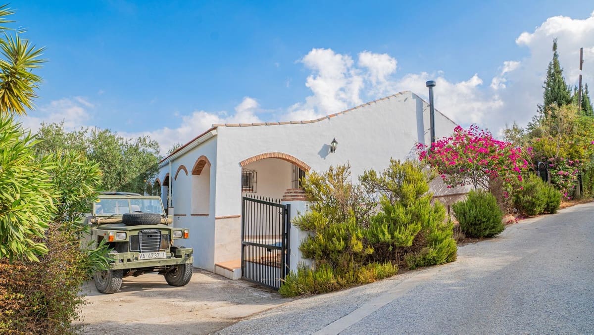 3 bedroom Villa for sale in Alora with pool garage - € 349,000 (Ref: 10153116)