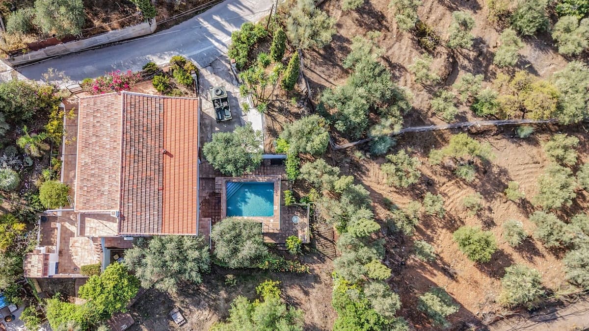 3 bedroom Villa for sale in Alora with pool garage - € 349,000 (Ref: 10153116)