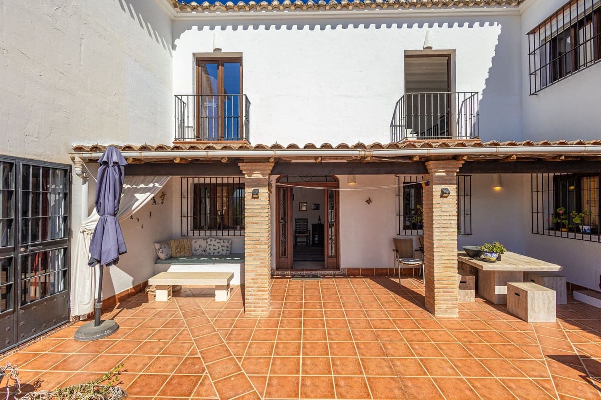 6 Zimmer Villa zu verkaufen in Iznajar mit Pool Garage - 469.000 € (Ref: 10153682)
