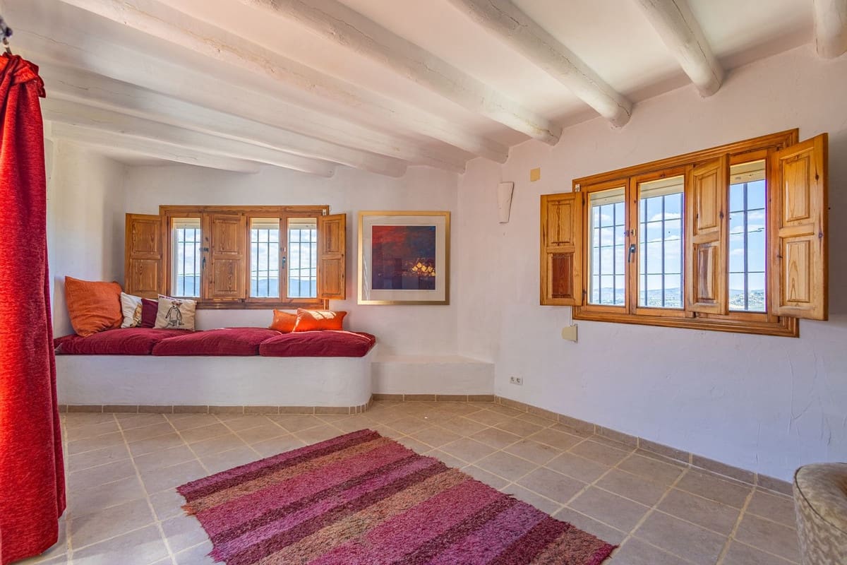 6 Zimmer Villa zu verkaufen in Iznajar mit Pool Garage - 469.000 € (Ref: 10153682)
