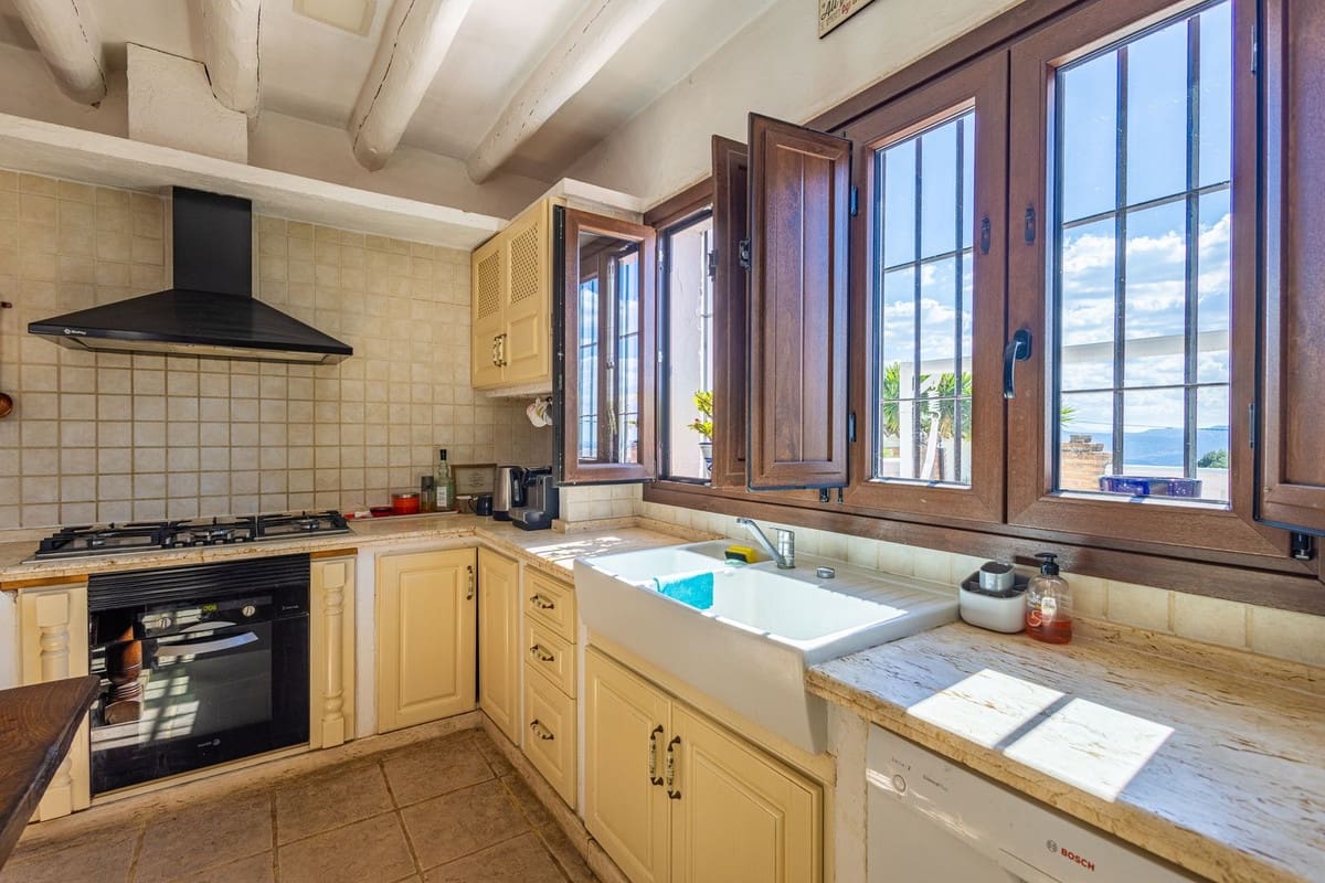 6 Zimmer Villa zu verkaufen in Iznajar mit Pool Garage - 469.000 € (Ref: 10153682)