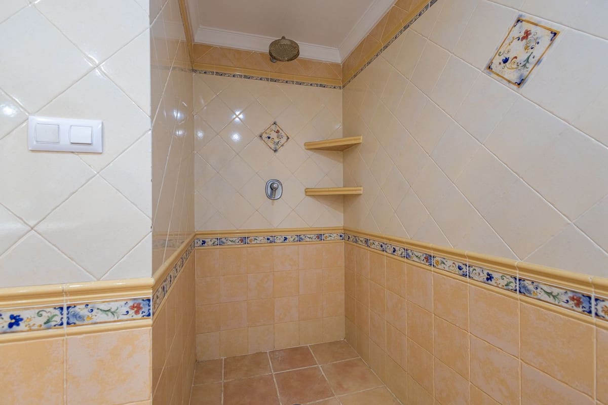 6 Zimmer Villa zu verkaufen in Iznajar mit Pool Garage - 469.000 € (Ref: 10153682)