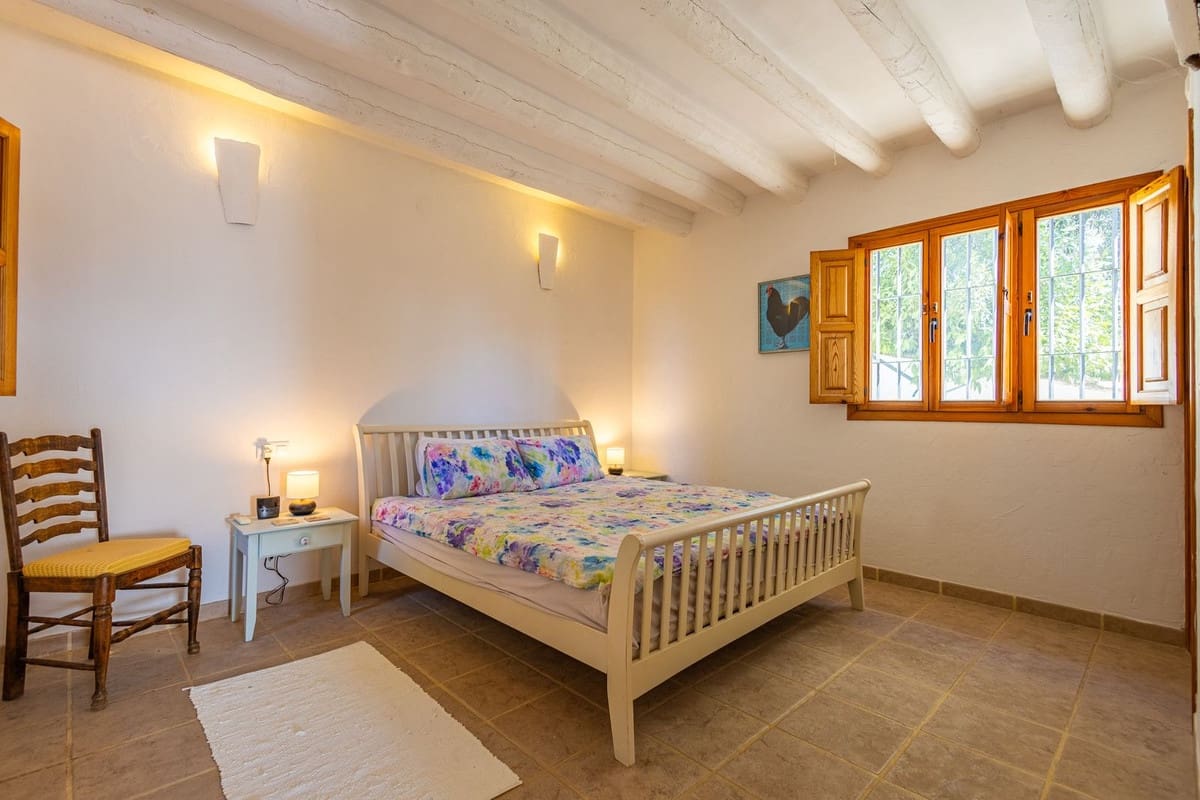 6 Zimmer Villa zu verkaufen in Iznajar mit Pool Garage - 469.000 € (Ref: 10153682)