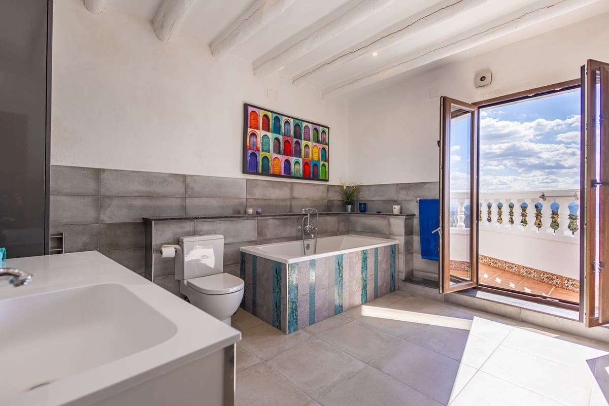 6 Zimmer Villa zu verkaufen in Iznajar mit Pool Garage - 469.000 € (Ref: 10153682)