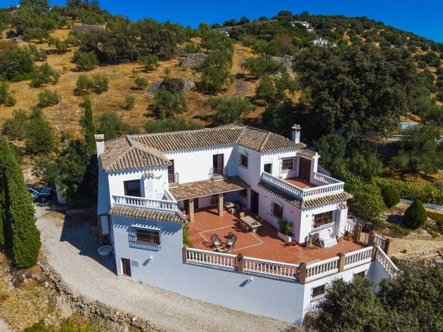 6 Zimmer Villa zu verkaufen in Iznájar mit Pool Garage - 469.000 € (Ref: 10153682)