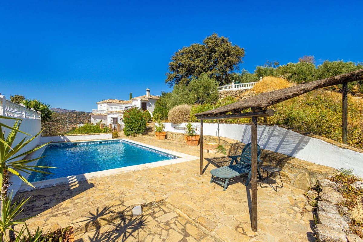 6 Zimmer Villa zu verkaufen in Iznajar mit Pool Garage - 469.000 € (Ref: 10153682)