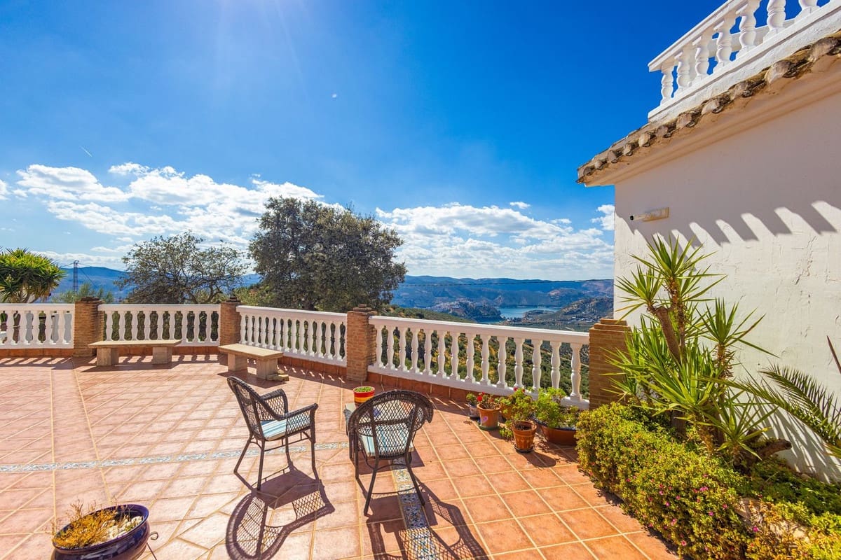 6 Zimmer Villa zu verkaufen in Iznajar mit Pool Garage - 469.000 € (Ref: 10153682)