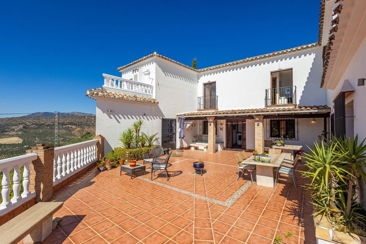 6 Zimmer Villa zu verkaufen in Iznajar mit Pool Garage - 469.000 € (Ref: 10153682)