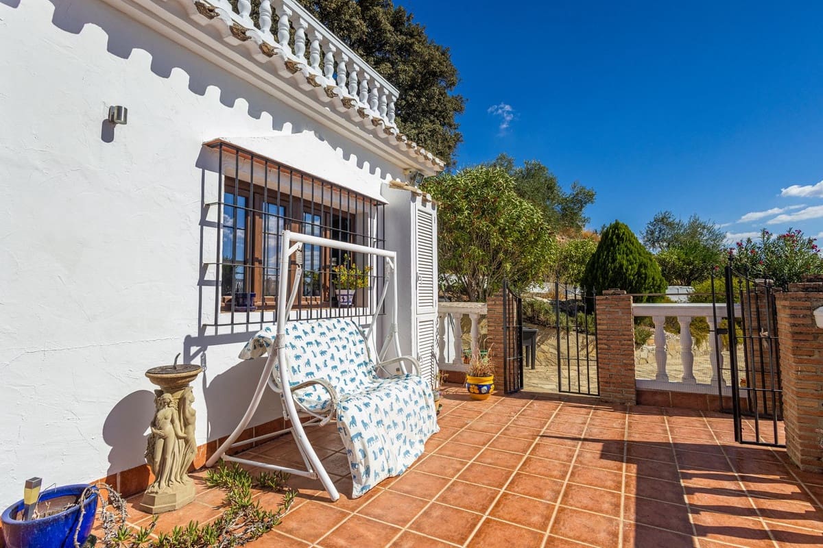 6 Zimmer Villa zu verkaufen in Iznajar mit Pool Garage - 469.000 € (Ref: 10153682)