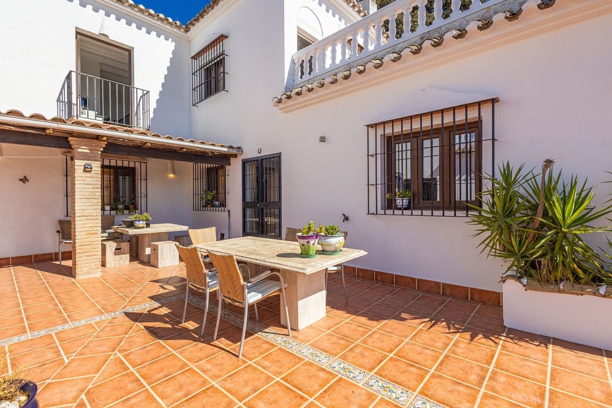 6 Zimmer Villa zu verkaufen in Iznajar mit Pool Garage - 469.000 € (Ref: 10153682)