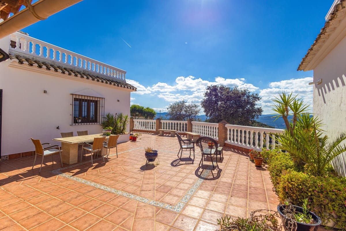 6 Zimmer Villa zu verkaufen in Iznajar mit Pool Garage - 469.000 € (Ref: 10153682)