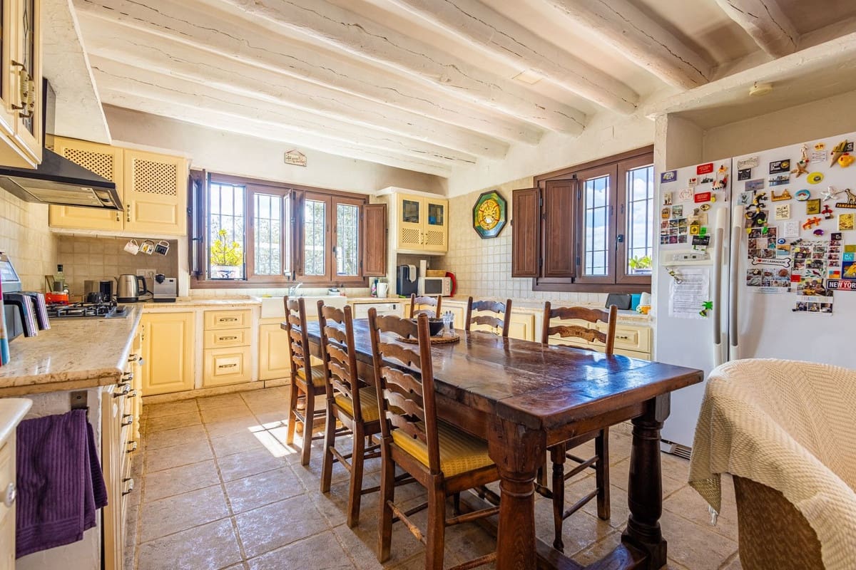 6 Zimmer Villa zu verkaufen in Iznajar mit Pool Garage - 469.000 € (Ref: 10153682)