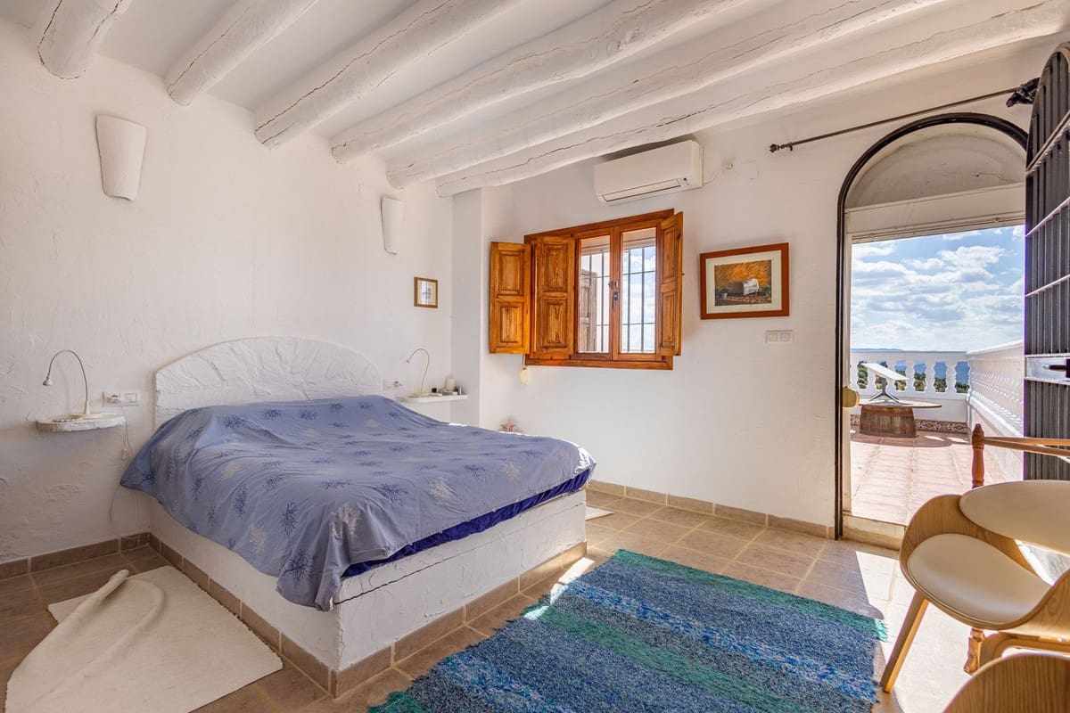6 Zimmer Villa zu verkaufen in Iznajar mit Pool Garage - 469.000 € (Ref: 10153682)
