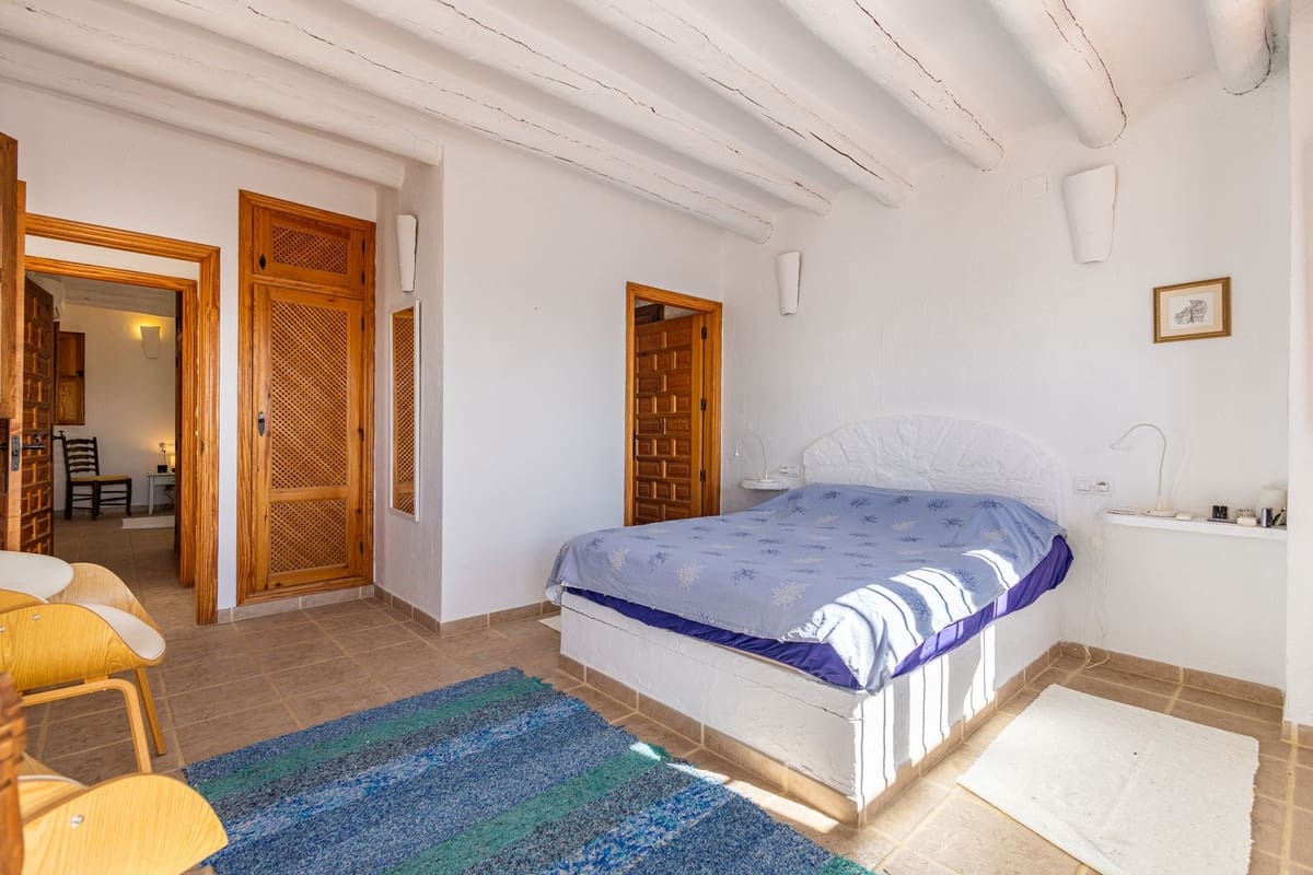 6 Zimmer Villa zu verkaufen in Iznajar mit Pool Garage - 469.000 € (Ref: 10153682)