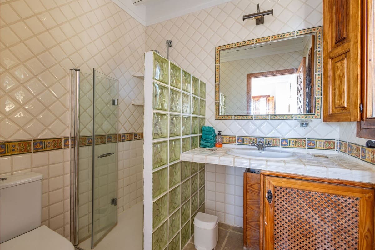 6 Zimmer Villa zu verkaufen in Iznajar mit Pool Garage - 469.000 € (Ref: 10153682)