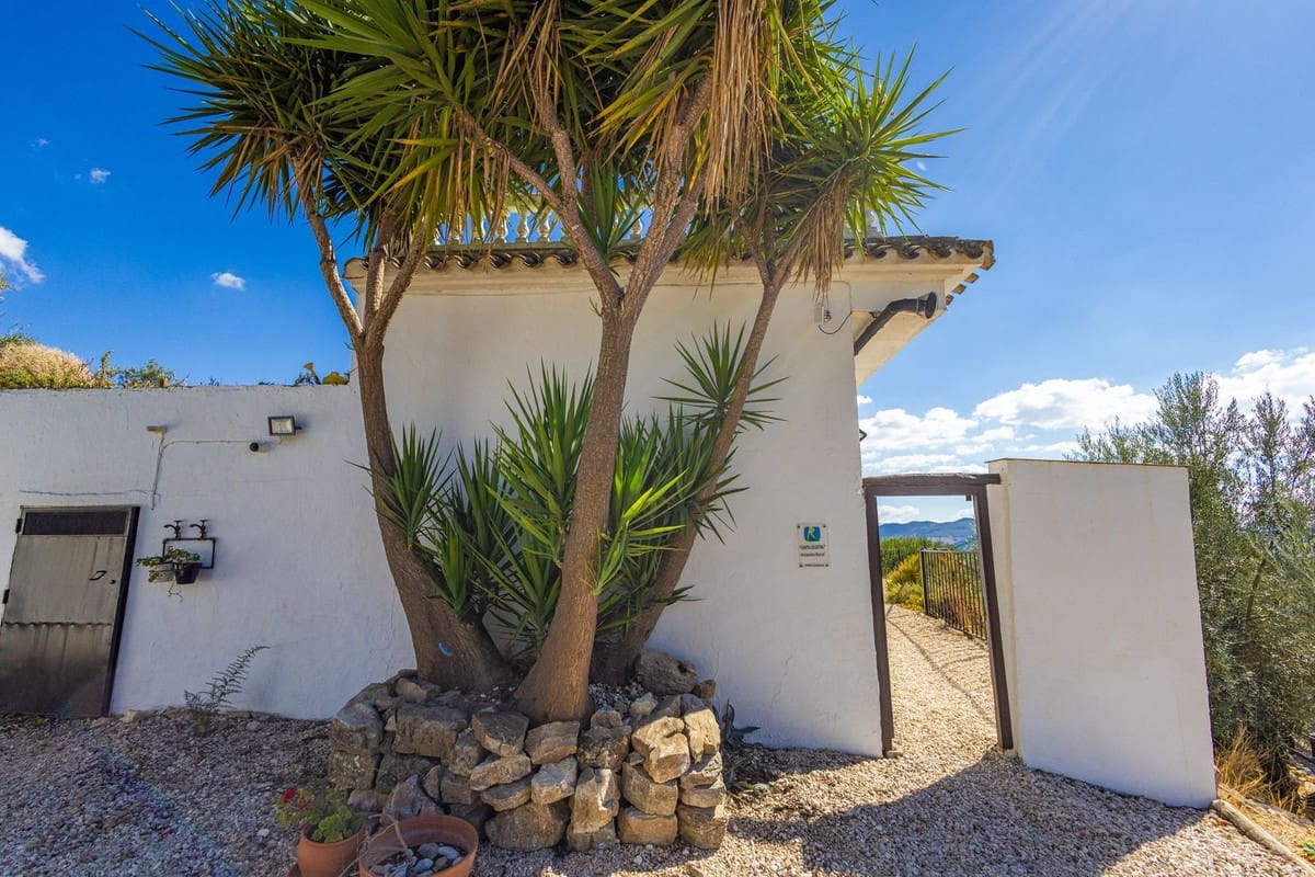 6 Zimmer Villa zu verkaufen in Iznajar mit Pool Garage - 469.000 € (Ref: 10153682)