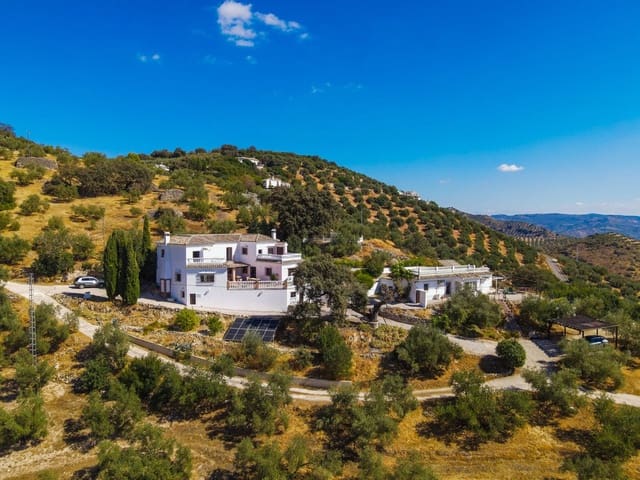 6 Zimmer Villa zu verkaufen in Iznájar mit Pool Garage - 469.000 € (Ref: 10153682)