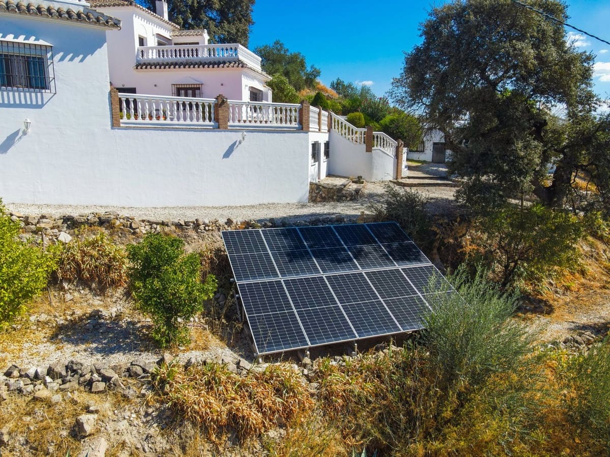 6 Zimmer Villa zu verkaufen in Iznajar mit Pool Garage - 469.000 € (Ref: 10153682)