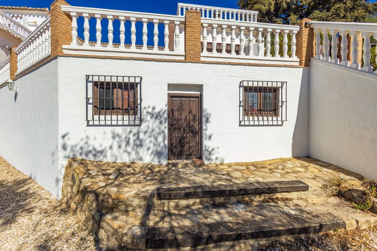 6 Zimmer Villa zu verkaufen in Iznajar mit Pool Garage - 469.000 € (Ref: 10153682)