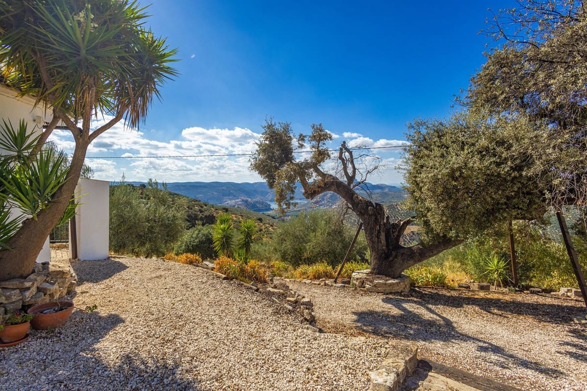 6 Zimmer Villa zu verkaufen in Iznajar mit Pool Garage - 469.000 € (Ref: 10153682)