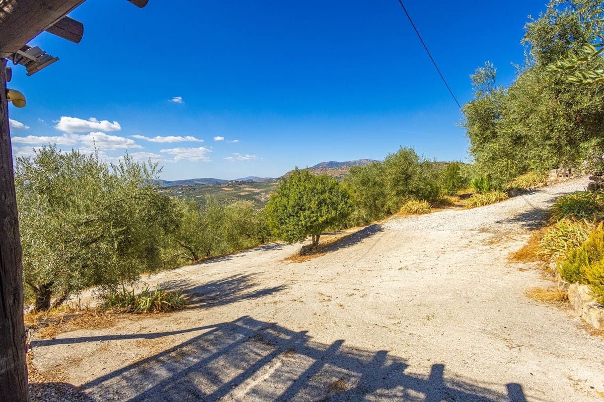 6 Zimmer Villa zu verkaufen in Iznajar mit Pool Garage - 469.000 € (Ref: 10153682)