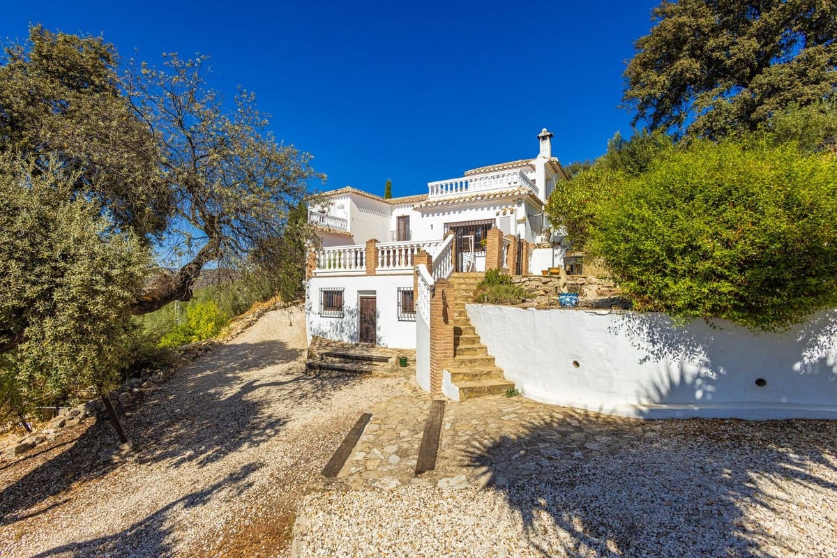 6 Zimmer Villa zu verkaufen in Iznajar mit Pool Garage - 469.000 € (Ref: 10153682)