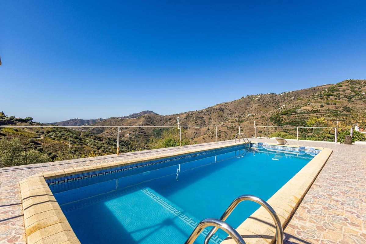 2 bedroom Villa for sale in Competa with pool - € 349,000 (Ref: 10158769)