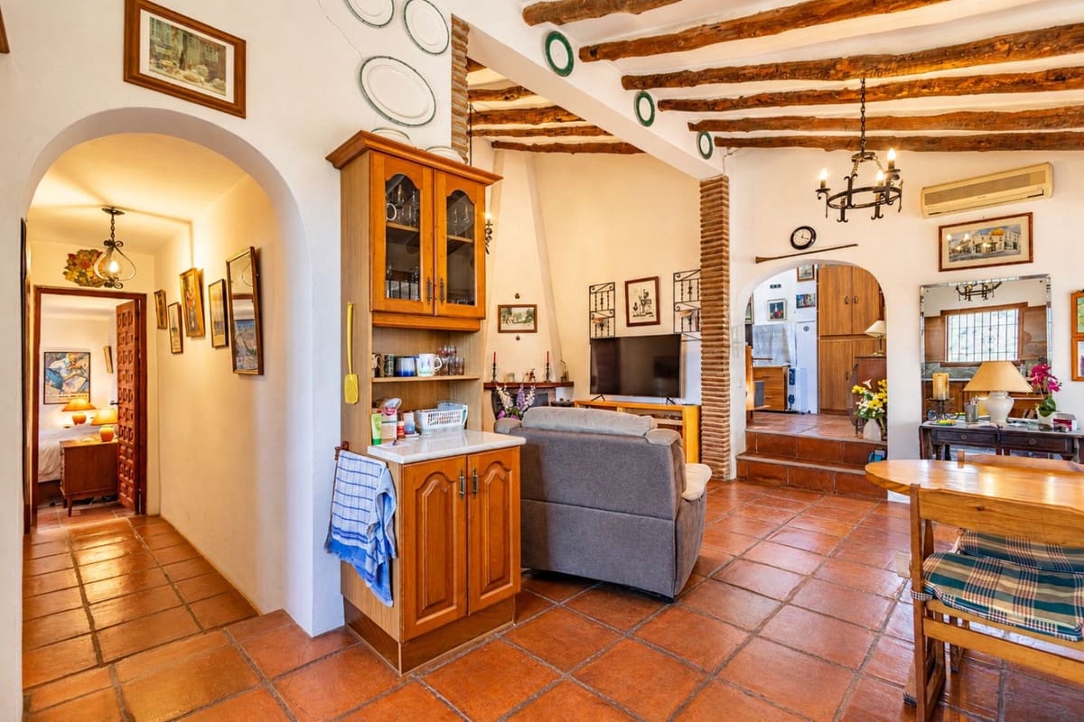 2 bedroom Villa for sale in Competa with pool - € 349,000 (Ref: 10158769)