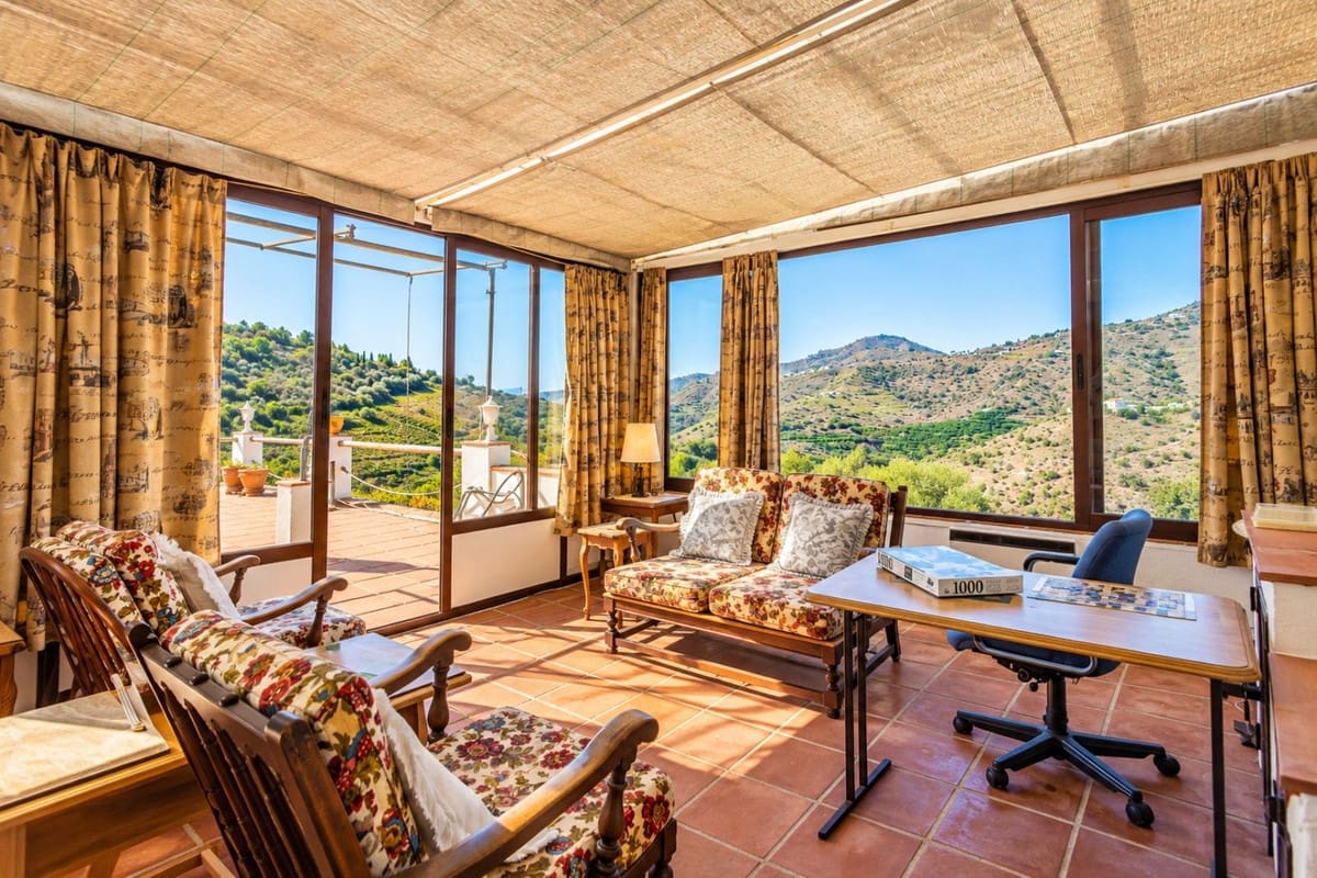 2 bedroom Villa for sale in Competa with pool - € 349,000 (Ref: 10158769)