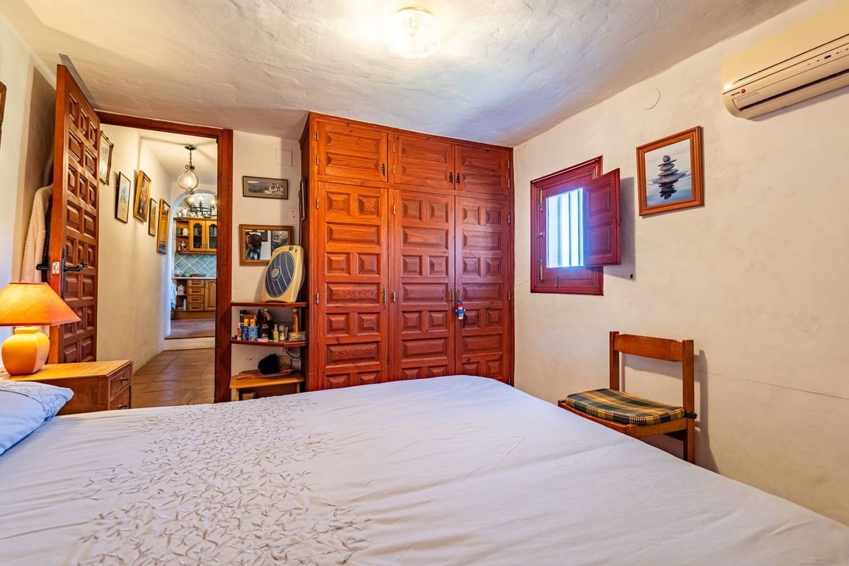 2 bedroom Villa for sale in Competa with pool - € 349,000 (Ref: 10158769)