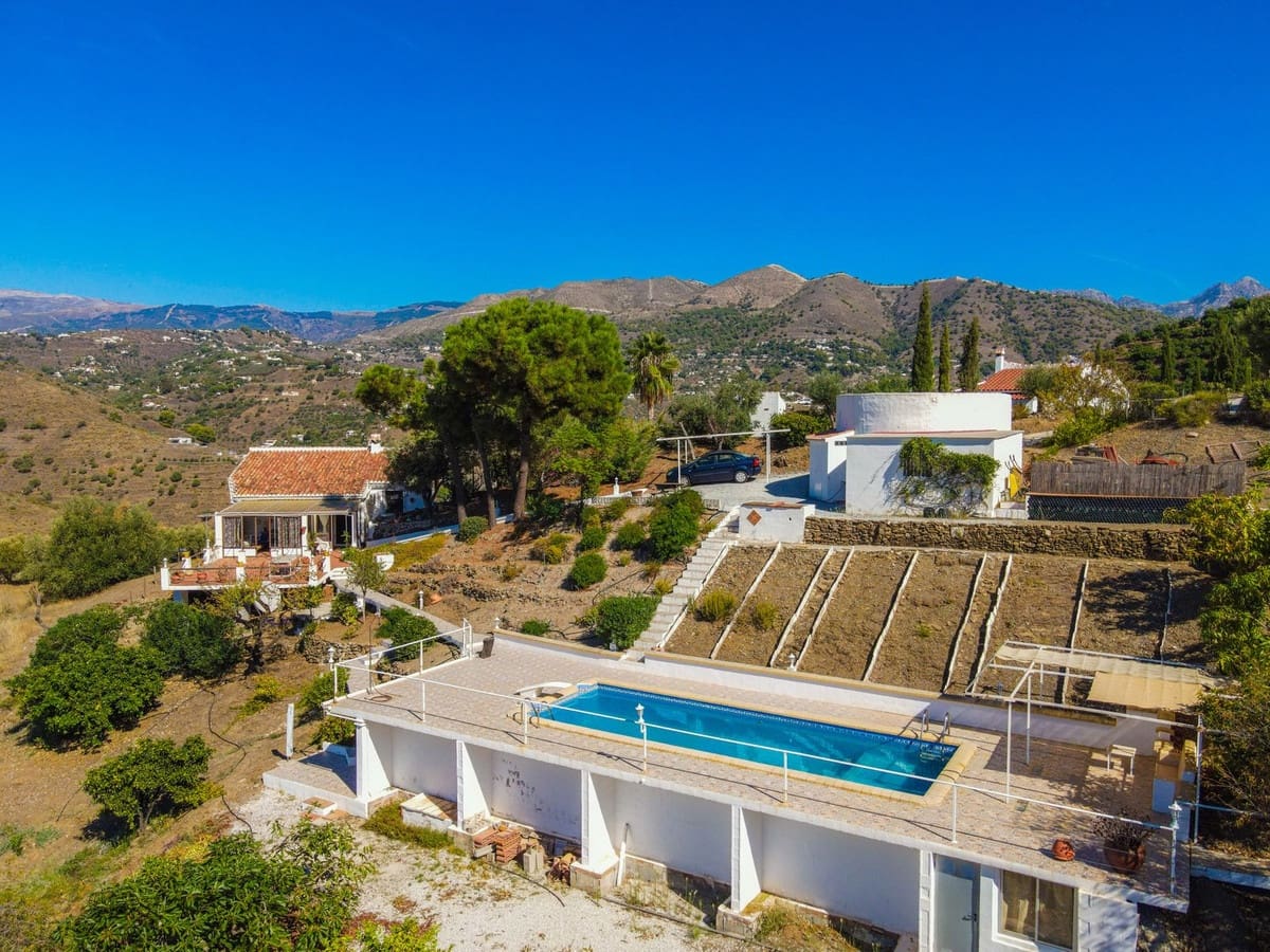 2 bedroom Villa for sale in Competa with pool - € 349,000 (Ref: 10158769)