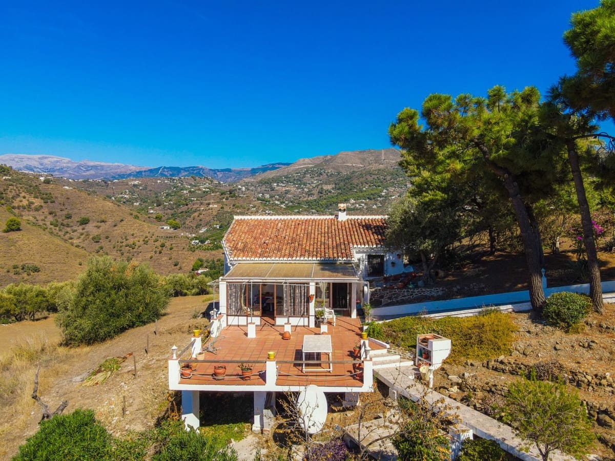 2 bedroom Villa for sale in Competa with pool - € 349,000 (Ref: 10158769)