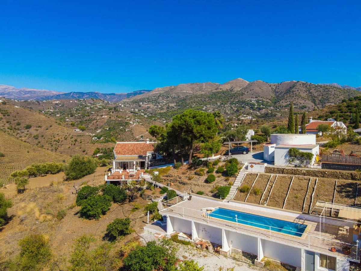 2 bedroom Villa for sale in Competa with pool - € 349,000 (Ref: 10158769)
