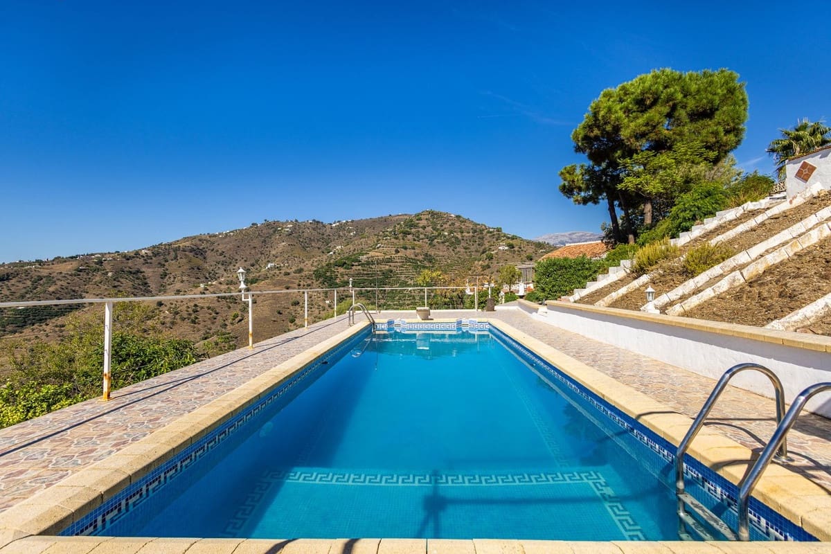 2 bedroom Villa for sale in Competa with pool - € 349,000 (Ref: 10158769)